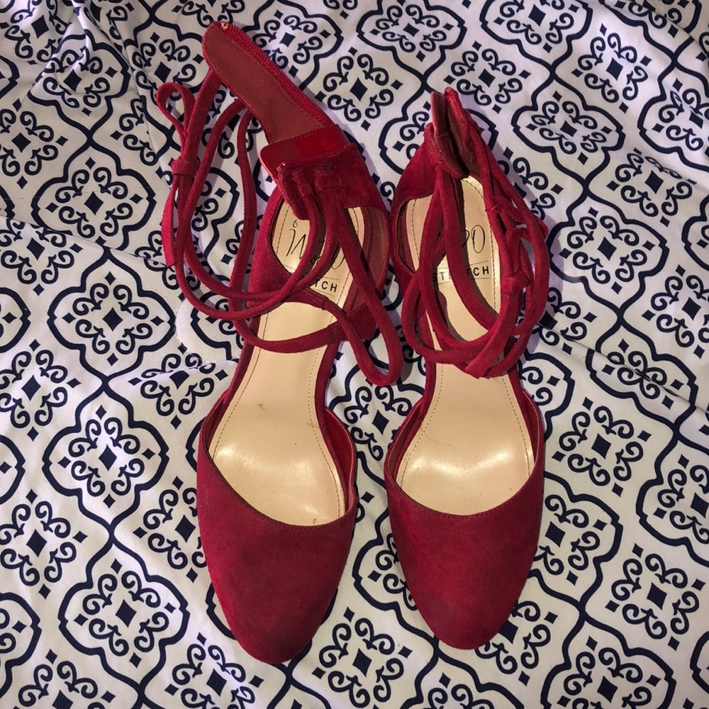 WOMANS red heels so cute